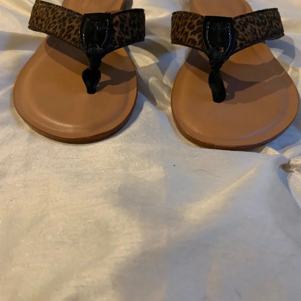 Eliza B Brown/Black Leopard Thong Leather Sandals sz 9